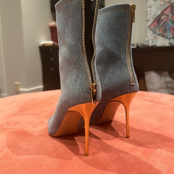 Selling brand new Balmain high heeled denim bootees with gold heel in size 36.5 - Picture 3 of 4